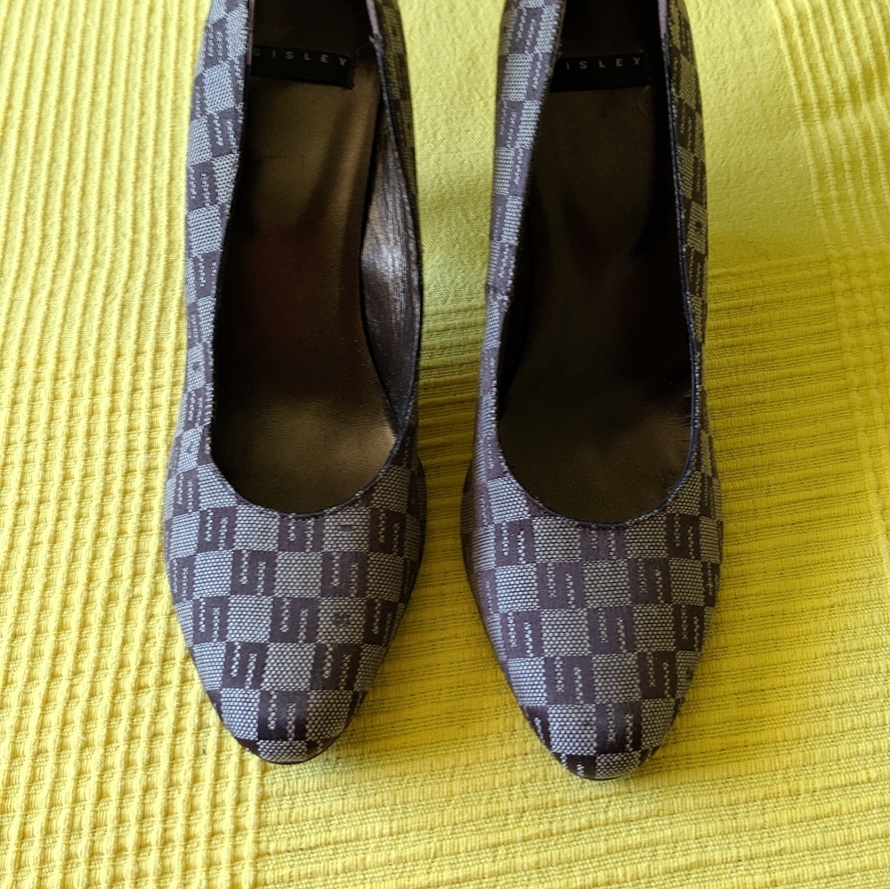 Shoes - Picture 4 of 5